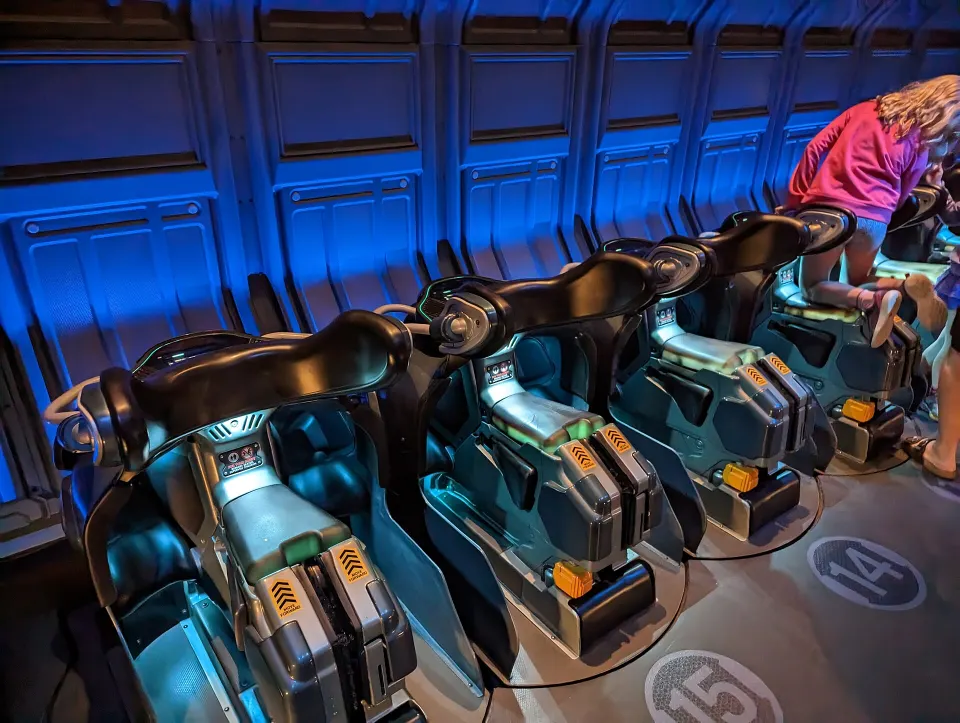 Cenário da fila da Avatar Flight of Passage no Animal Kingdom