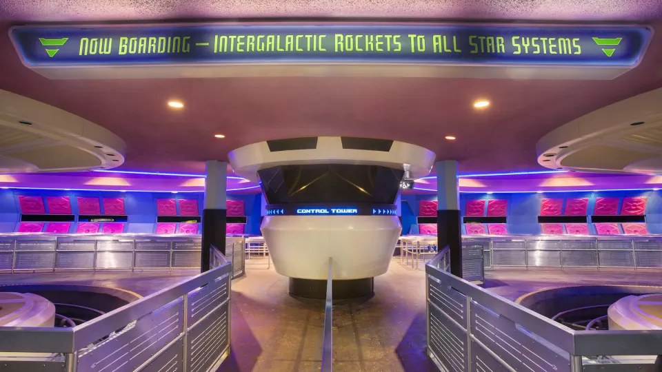 Área externa da Space Mountain no Magic Kingdom